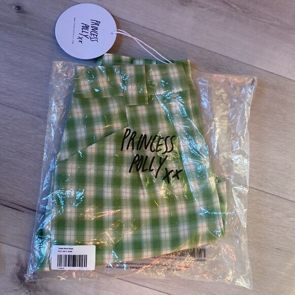 Princess Polly Tashie shorts green Size 2 in Green & White NWT and in packaging - Picture 6 of 7